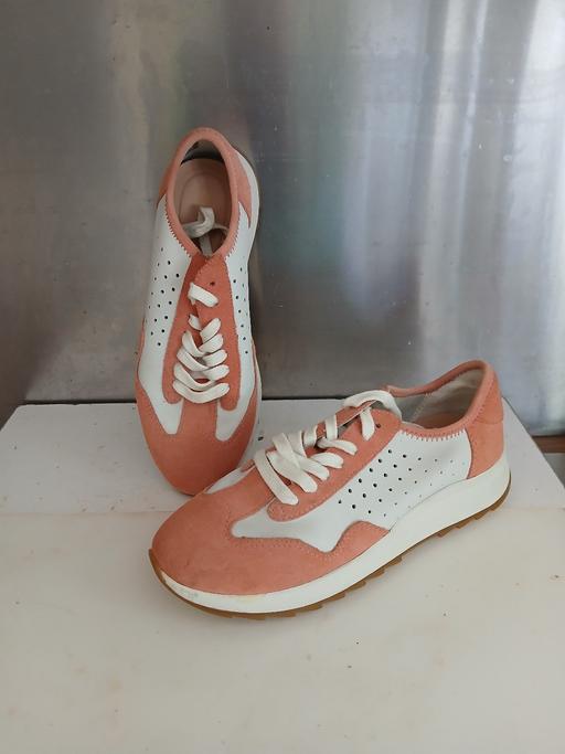  — Clarks Trainers