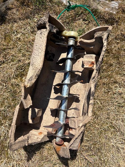  — Garden rake and scarifier