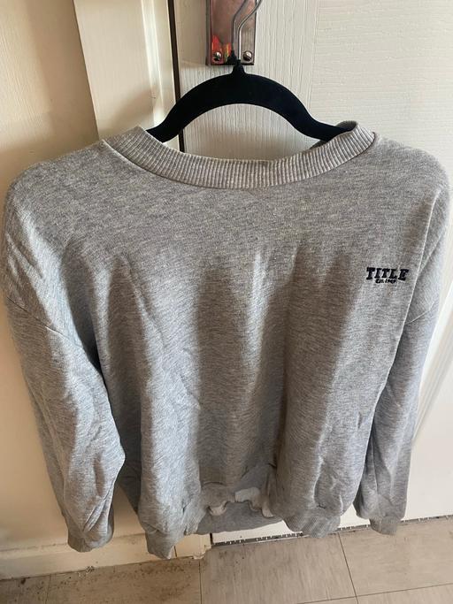  — Men’a jumper title long served jumper size M