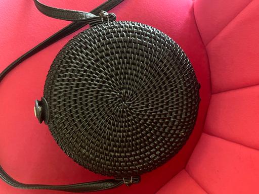  — Stradivarius crossbody bag black