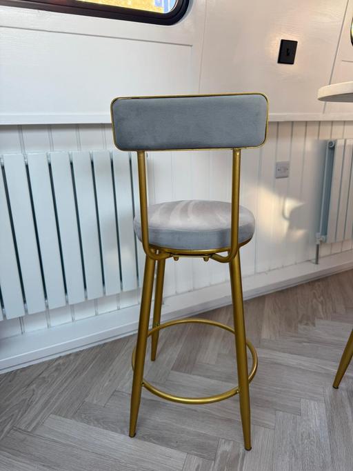  — 6 bar stools