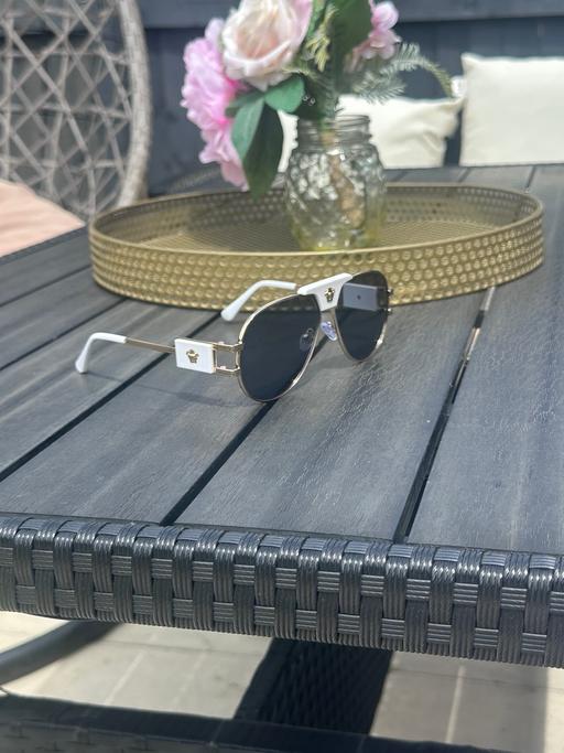  — Beautiful sunglasses unisex