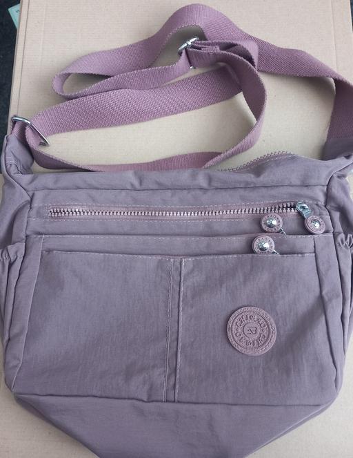  — Chibao crossbody bag