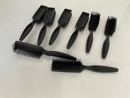  — 8 small hair brushes