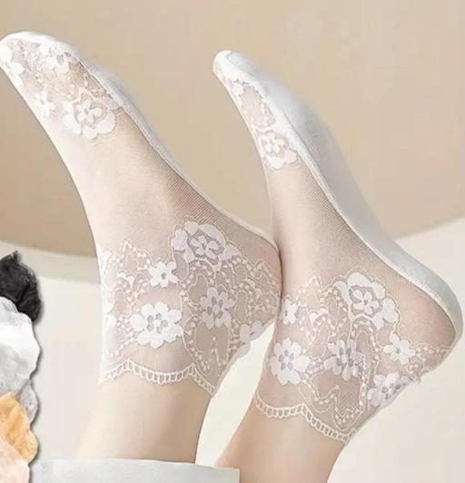  — new ladies white lace socks size 3-4