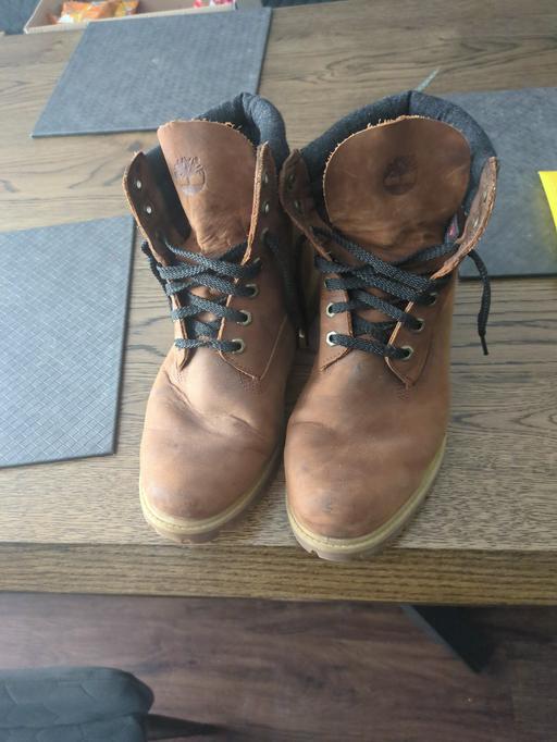 — Dark tanned timberlands size 9.5