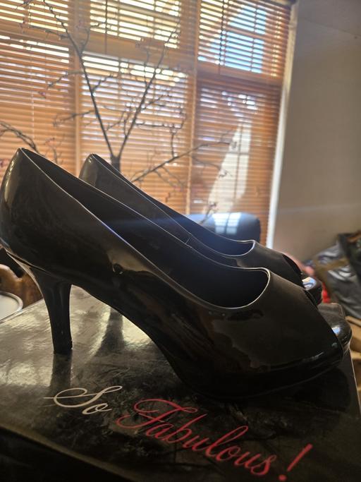  — Size 6 shoes