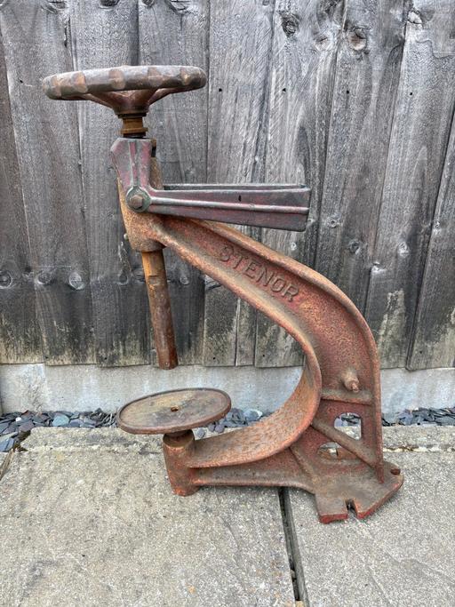 — Stenor clamp