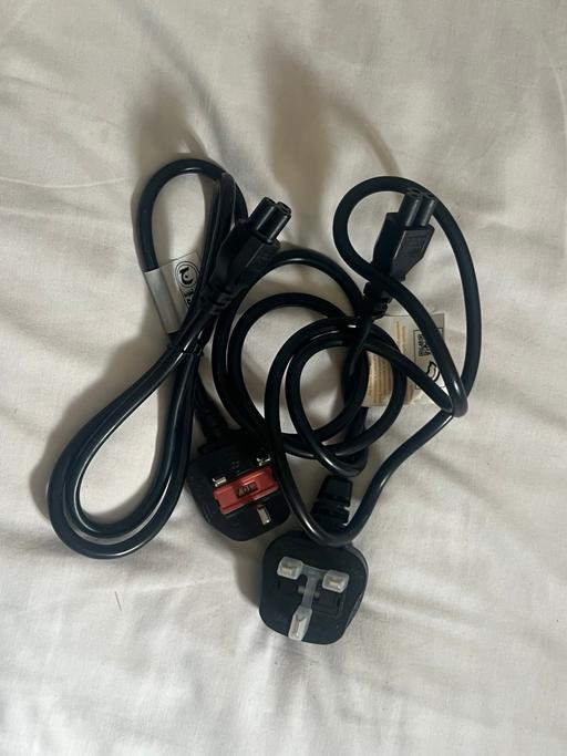  — Pair of Uk 3 pin to C5 Cloverleaf power cable