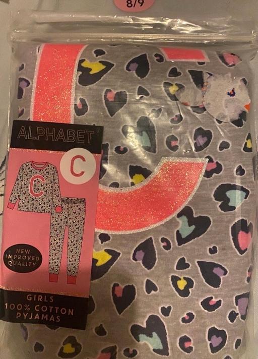  — Initial letter C pyjamas age 8/9 years