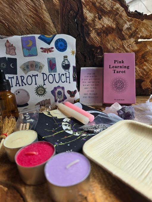  — The tarot pouch