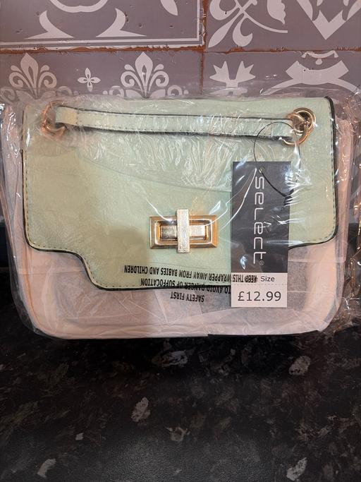  — New shoulder bag