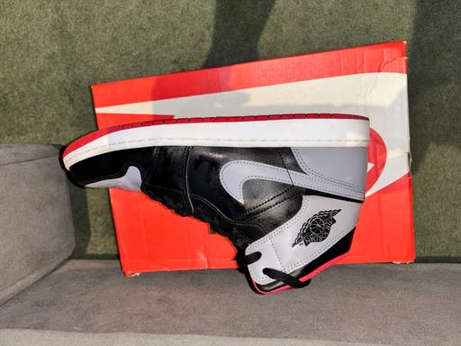  — nike jordan 1s mids gray and red size 10