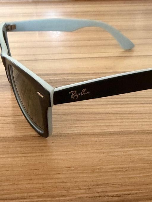  — Sun glasses