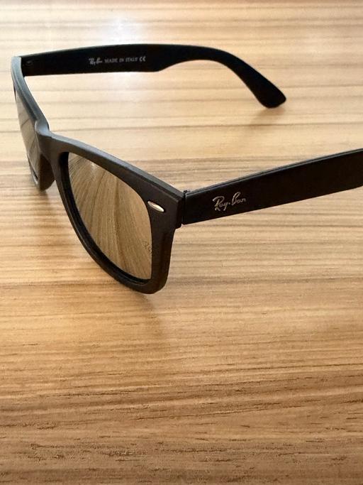  — Sun glasses
