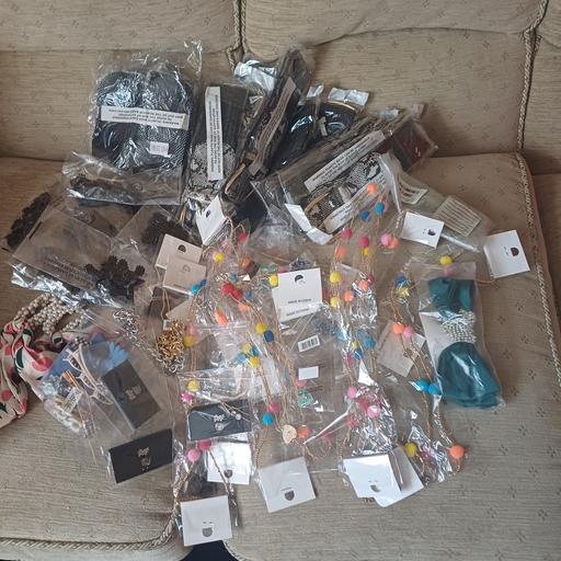 — Joblot. jewellery Belts Hair accessories new