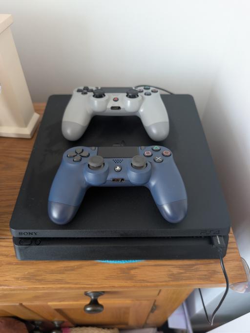  — Playstation 4 Slim 1TB with 2 controllers