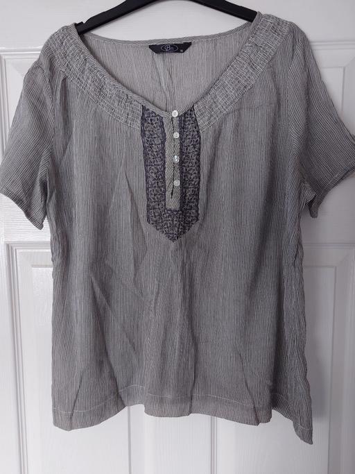  — Women's grey striped top size 16