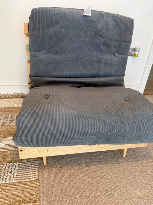  — Single Futon