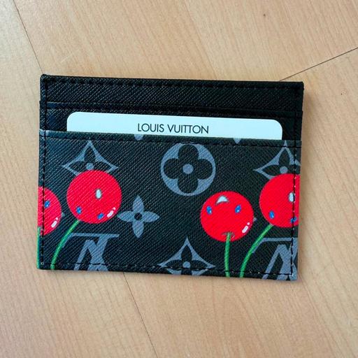  — Unisex wallets/card holders