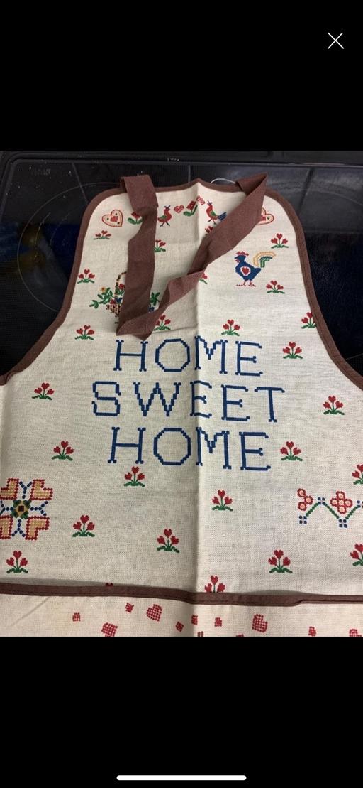  — Ladies apron