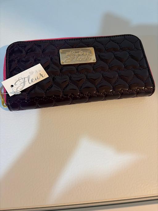  — Purse