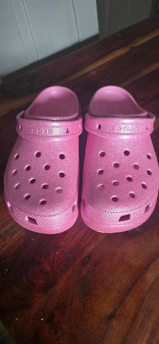 — crocs