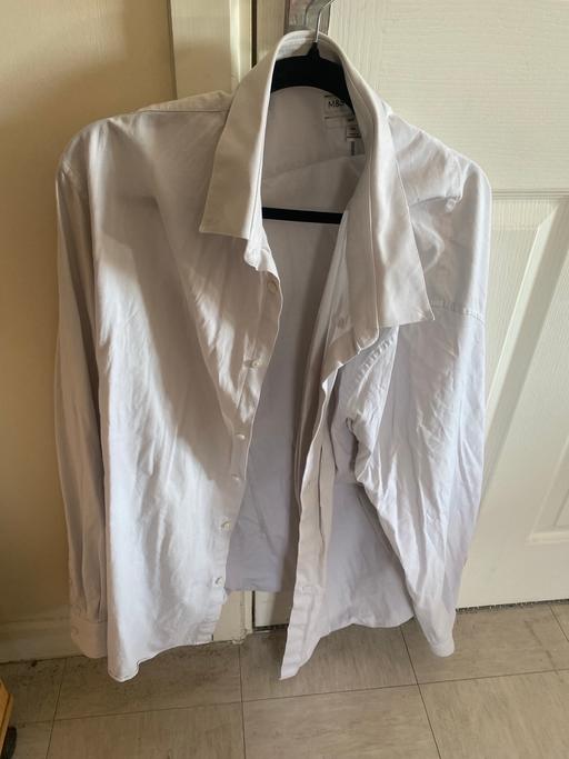  — Mens white casual short sleeve shirt size M