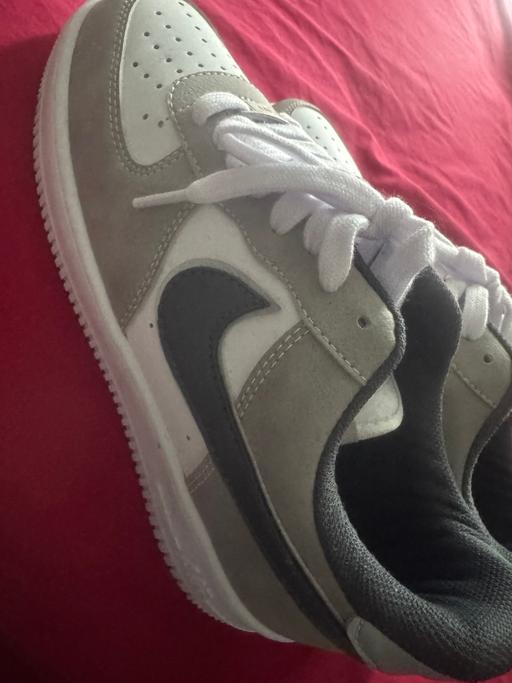  — Nike trainers