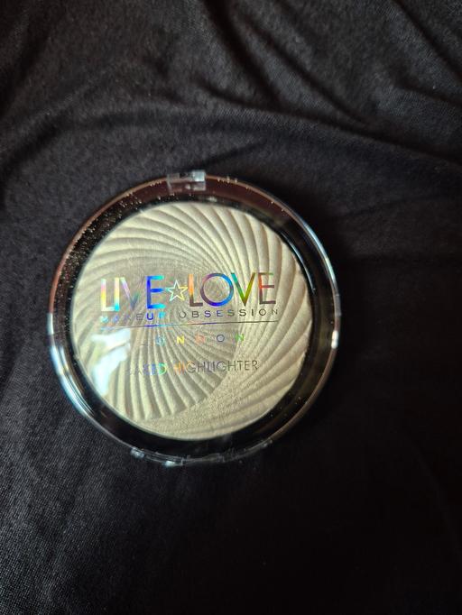  — new Live Love Makeup Light Highlighter