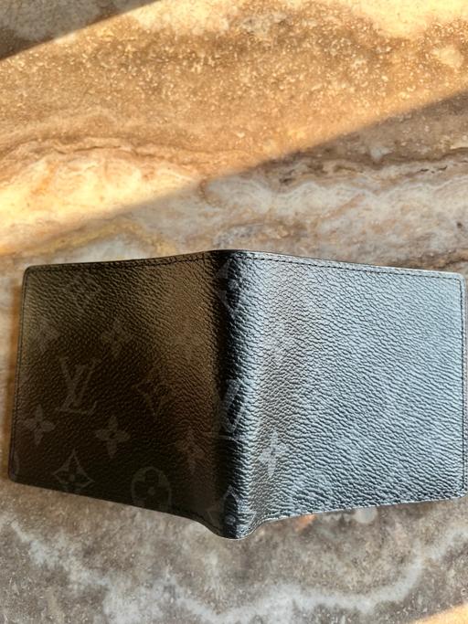 — Mens Louis Vuitton Wallet