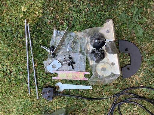  — Black and decker corded router plus new bits