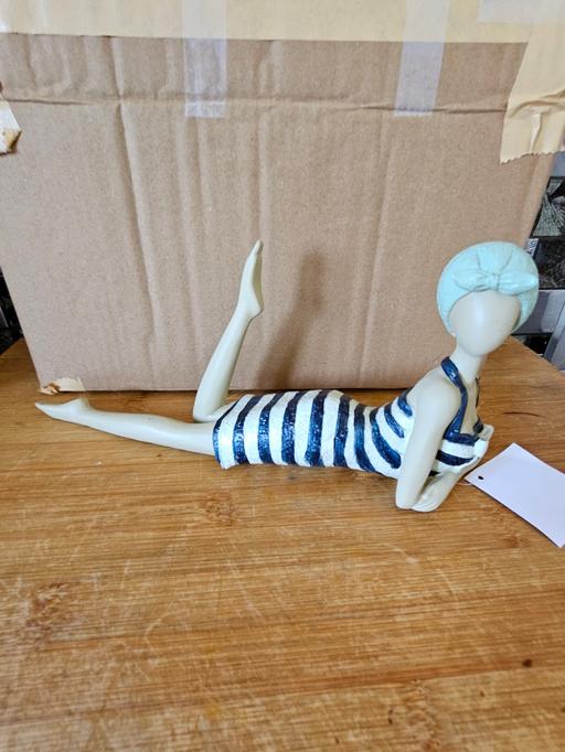  — bnib beach lady figurine