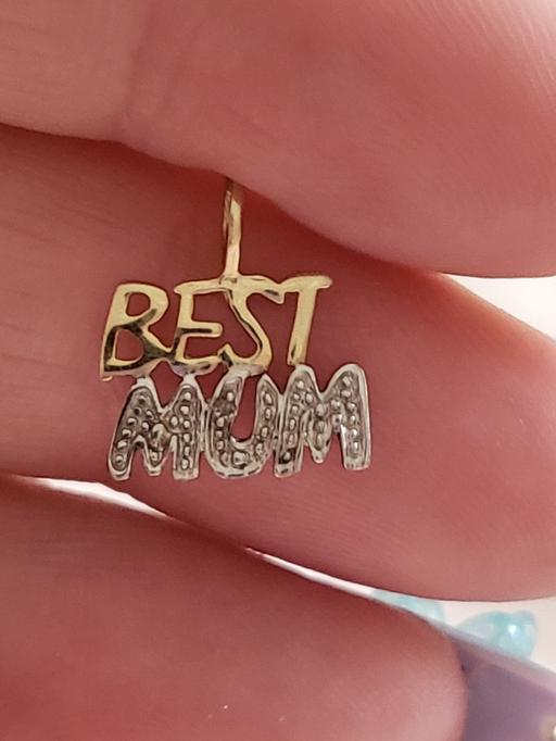  — 9ct gold mum pendant