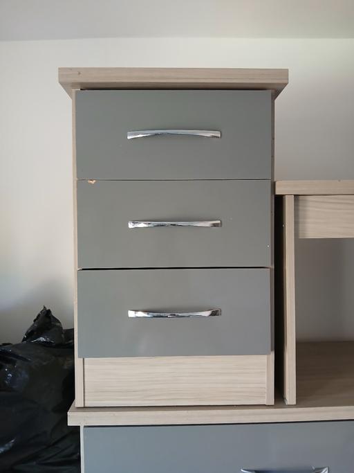  — side bed 3 draws