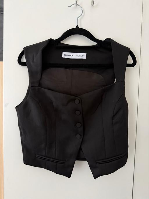  — Vest top