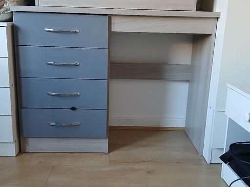  — 4 draws dressing table