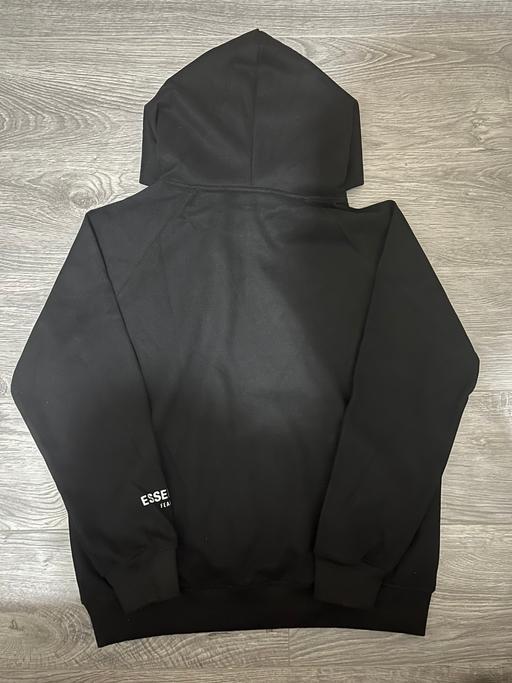  — Essential hoodie