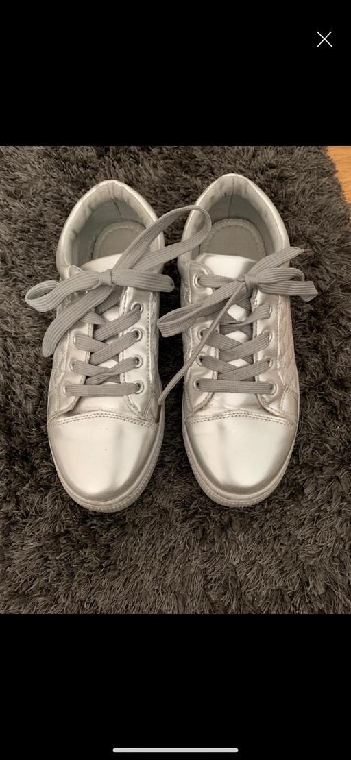  — Ladies shoes/trainers