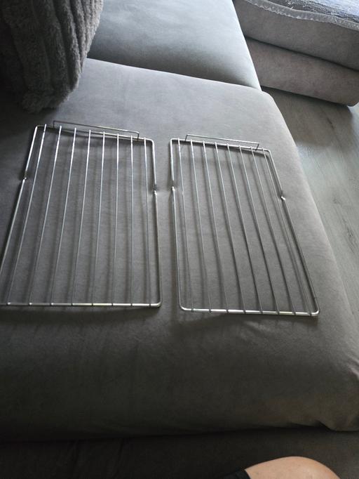  — oven shelfs