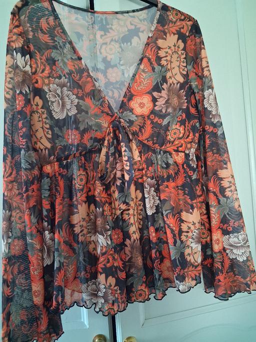  — Gorgeous light summer top