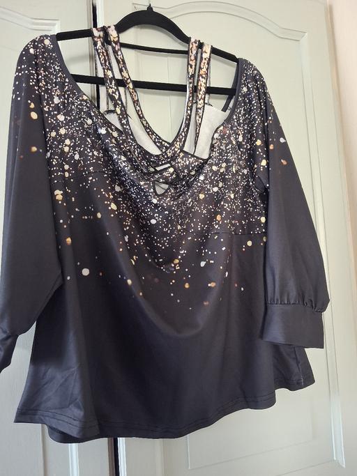  — Lovely top
