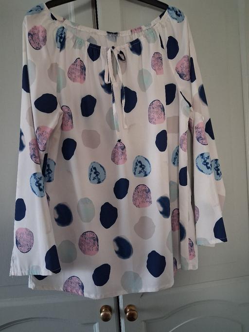  — Gorgeous light summer top