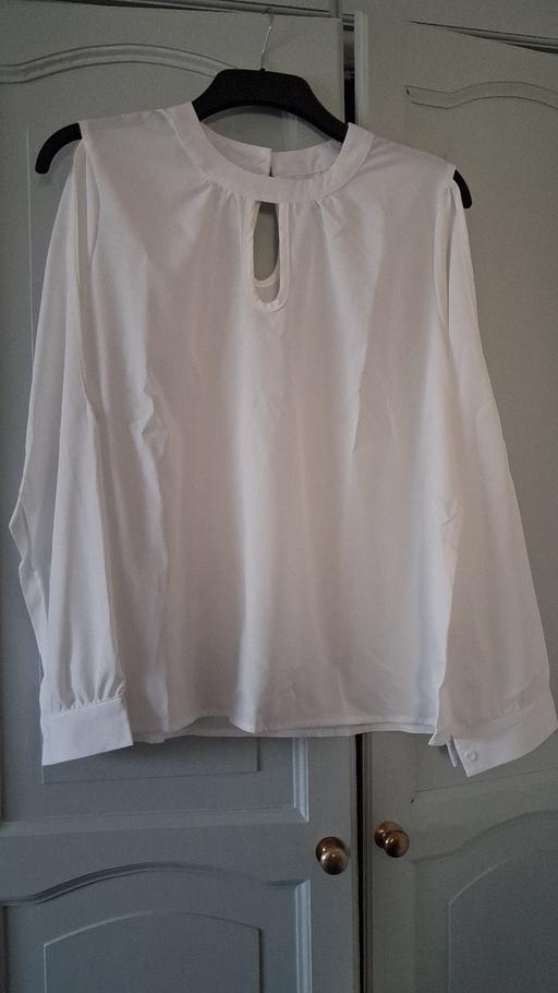  — Lovely long sleeved cold shoulder top
