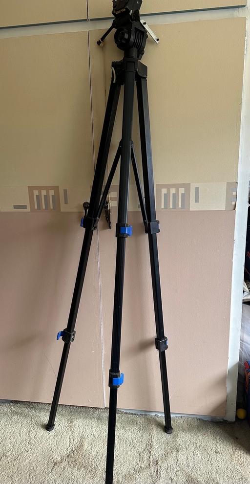  — Camera Tripod