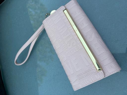  — Steve Madden purse/clutch
