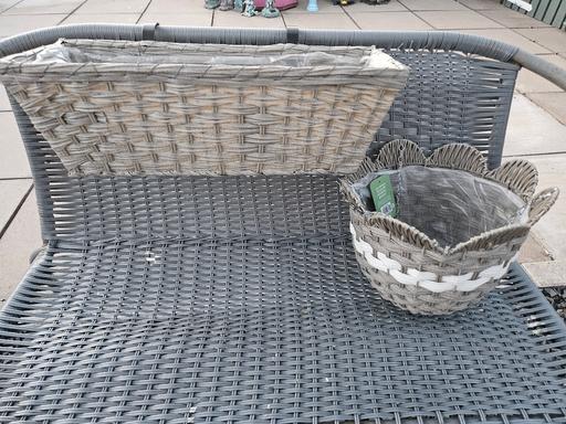  — hanging baskets brand new