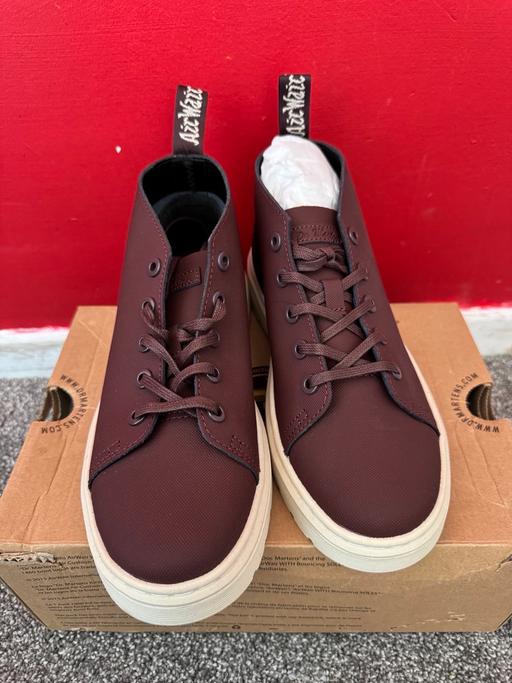  — Dr martens baynes size 5 (NEW)