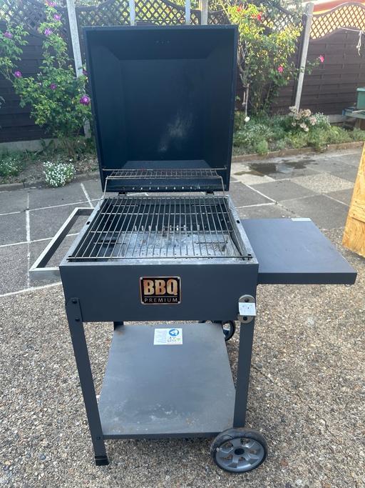  — Barbecue Trolley Charcoal Grill