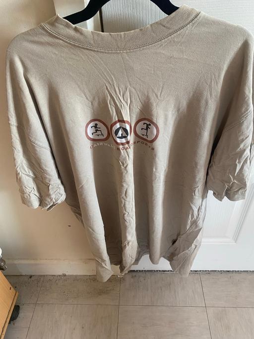  — Mens air walk skate T-shirt size small.